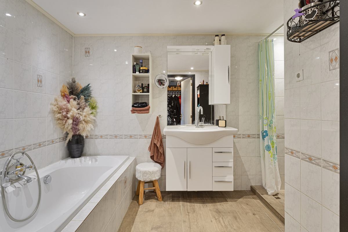 Te koop: Foto Woonhuis aan de Peizerweg 230 in Groningen